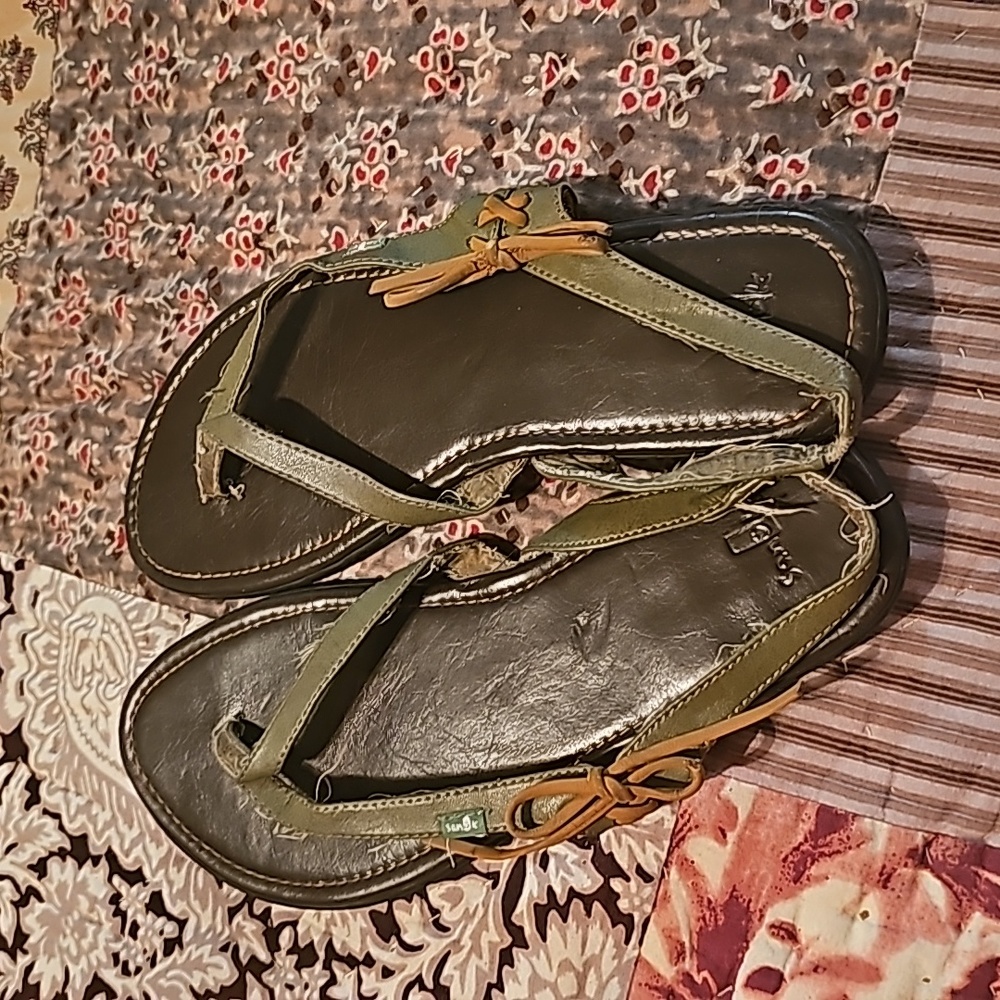 Sanuk flip flop sandals women's size 7
